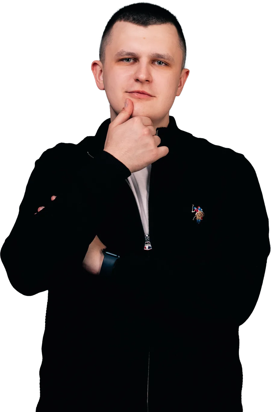 Никита Фокин размышляет, подперев подбородок рукой